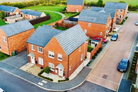 3 bedroom Semi-detached house for sale in Linacre Crescent, Syston, LE7
