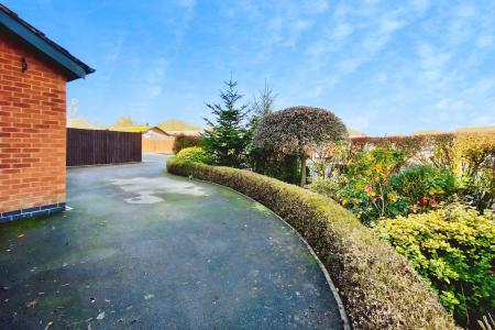 3 bedroom Detached house for sale in St Hildas Close, Syston, LE7