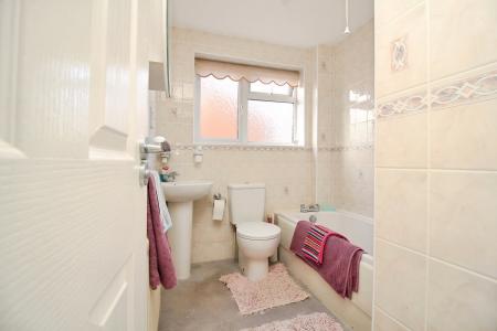 3 bedroom Detached house for sale in St Hildas Close, Syston, LE7