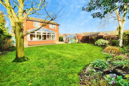3 bedroom Detached house for sale in St Hildas Close, Syston, LE7