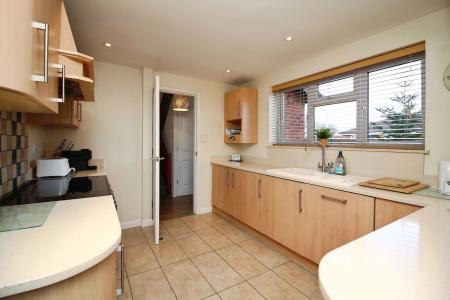 3 bedroom Detached house for sale in St Hildas Close, Syston, LE7