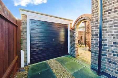 2 bedroom Semi-detached house for sale in Dalley Close, Syston, LE7