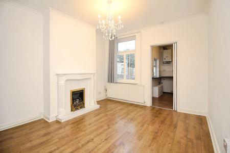 2 bedroom Terraced House for sale in Oxford Street, Syston, LE7