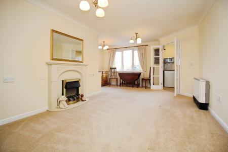 1 bedroom Flat for sale in Forge Court, Syston, LE7