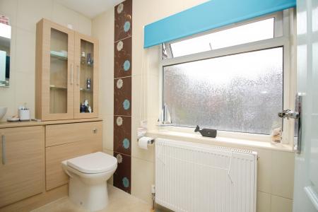 4 bedroom Semi-detached house for sale in Woodgate Drive, Birstall, LE4