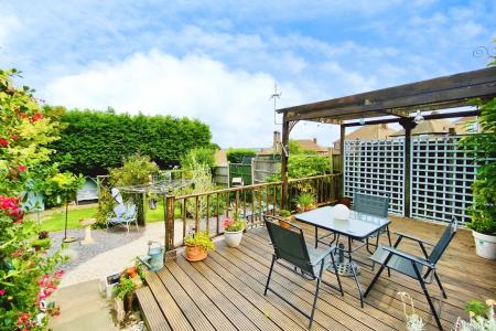 4 bedroom Semi-detached house for sale in Woodgate Drive, Birstall, LE4