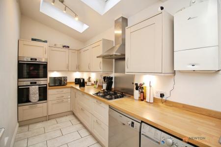 2 bedroom Terraced House for sale in Melton Road, Leicester, LE4