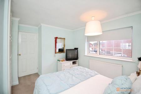 3 bedroom Semi-detached house for sale in Allington Drive, Birstall, LE4