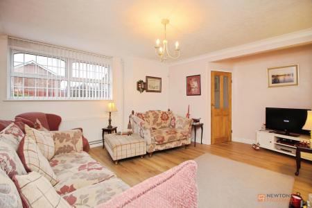 3 bedroom Semi-detached house for sale in Allington Drive, Birstall, LE4
