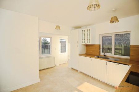 2 bedroom Semi-detached bungalow for sale in Northdown Drive, Thurmaston, LE4