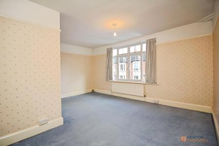 4 bedroom Semi-detached house for sale in Broad Street, Syston, LE7