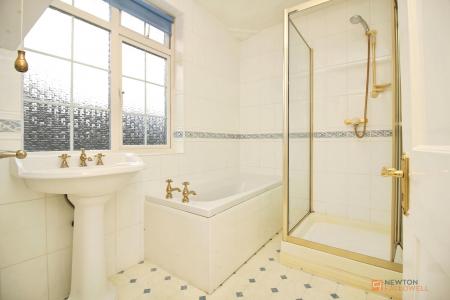 4 bedroom Semi-detached house for sale in Broad Street, Syston, LE7