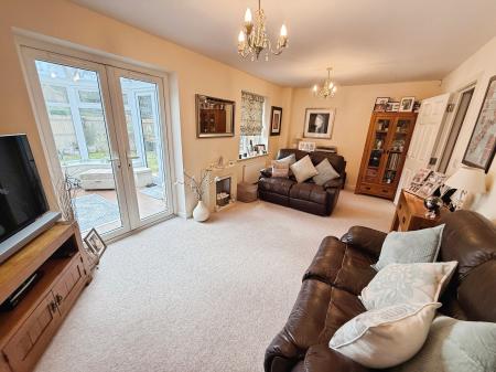 5 bedroom Detached house for sale in Holloway Court, Wolverhampton, WV5