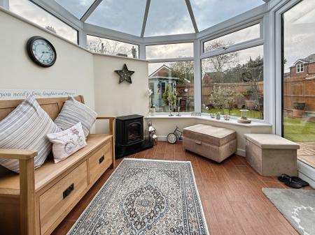 5 bedroom Detached house for sale in Holloway Court, Wolverhampton, WV5