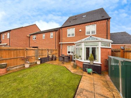 5 bedroom Detached house for sale in Holloway Court, Wolverhampton, WV5