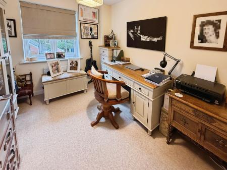 5 bedroom Detached house for sale in Holloway Court, Wolverhampton, WV5