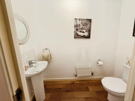 5 bedroom Detached house for sale in Holloway Court, Wolverhampton, WV5