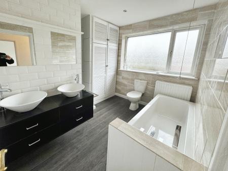 3 bedroom Detached house for sale in Shrubbery Road, Redlake, Telford, TF1