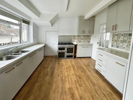 3 bedroom Detached house for sale in Shrubbery Road, Redlake, Telford, TF1