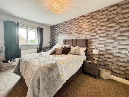 4 bedroom Detached house for sale in Stirchley Road, Stirchley, Telford, TF3