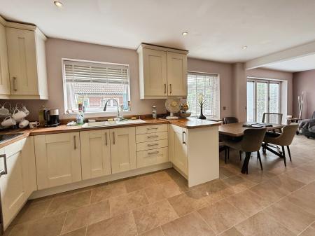 4 bedroom Detached house for sale in Stirchley Road, Stirchley, Telford, TF3