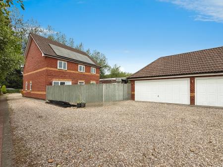 4 bedroom Detached house for sale in Stirchley Road, Stirchley, Telford, TF3
