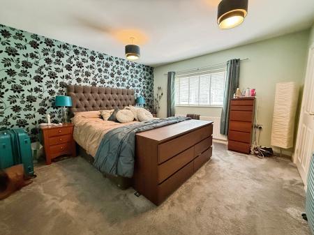 4 bedroom Detached house for sale in Stirchley Road, Stirchley, Telford, TF3