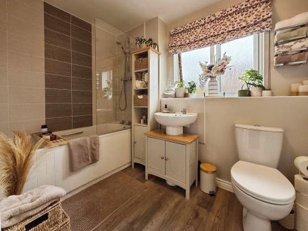 5 bedroom Detached house for sale in Stoney Fold, Lawley Village, Telford, TF3