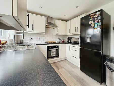 3 bedroom Semi-detached house for sale in Thistly Leasow, Woodside, Telford, TF7