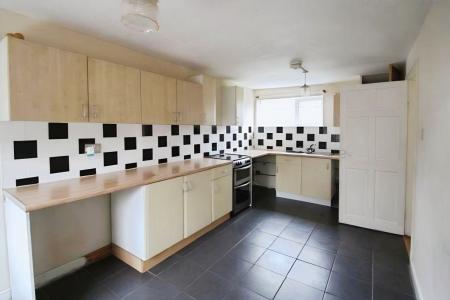 3 bedroom Terraced House to let in Warrensway, Woodside, Telford, TF7