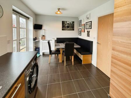 4 bedroom Semi-detached house for sale in Ellens Bank, Lightmoor, Telford, TF4