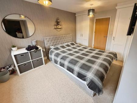 4 bedroom Semi-detached house for sale in Ellens Bank, Lightmoor, Telford, TF4