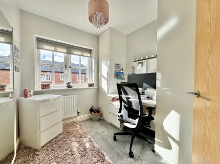 4 bedroom Semi-detached house for sale in Ellens Bank, Lightmoor, Telford, TF4