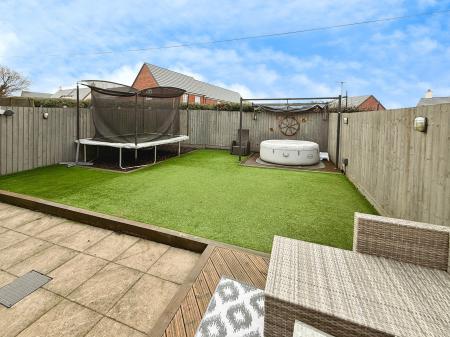 4 bedroom Semi-detached house for sale in Ellens Bank, Lightmoor, Telford, TF4