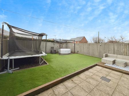 4 bedroom Semi-detached house for sale in Ellens Bank, Lightmoor, Telford, TF4