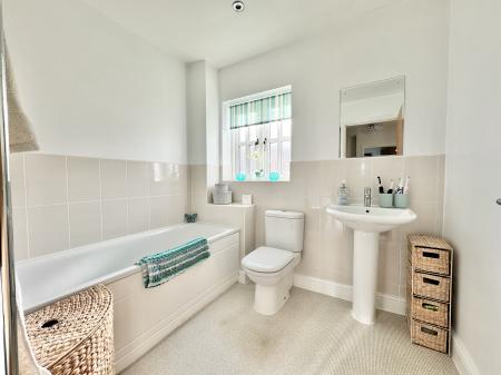 4 bedroom Semi-detached house for sale in Ellens Bank, Lightmoor, Telford, TF4