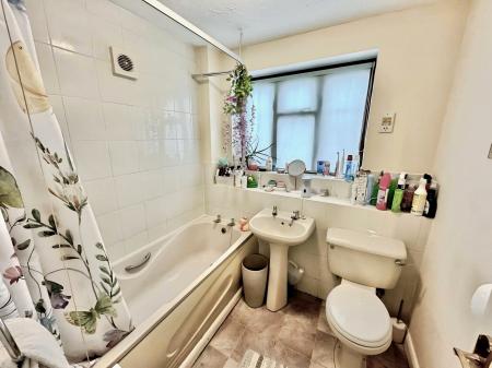 1 bedroom Flat to let in Guests Close, Donnington, Telford, TF2