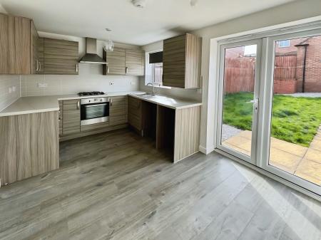 3 bedroom Terraced House to let in Woodside Avenue, Woodside, Telford, TF7