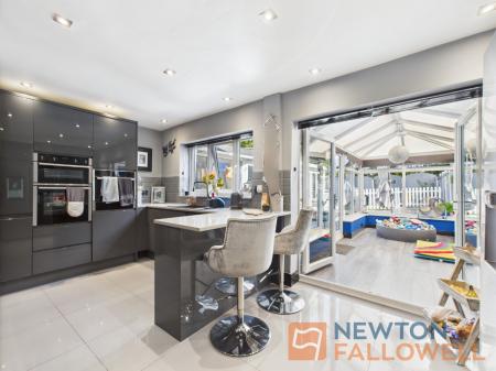 3 bedroom Semi-detached house for sale in Longwood Rise, Willenhall, WV12