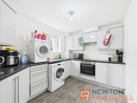 2 bedroom Flat for sale in Windrush Close, Walsall, WS3