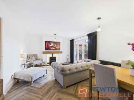 2 bedroom Flat for sale in Green Lane, Shelfield, WS4