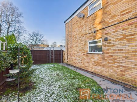 2 bedroom Flat for sale in Green Lane, Shelfield, WS4