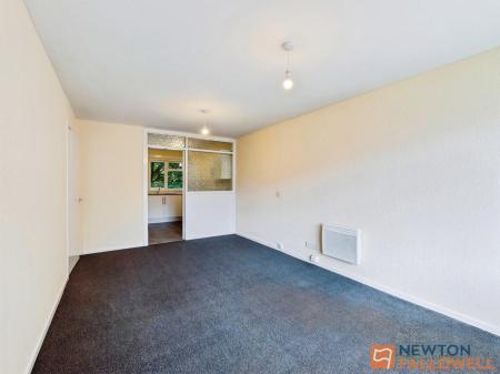 1 bedroom Flat to let in Bloxwich Road, Leamore, Walsall, WS2