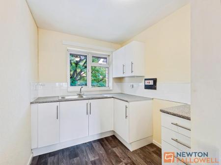 1 bedroom Flat to let in Bloxwich Road, Leamore, Walsall, WS2