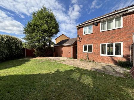 3 bedroom Semi-detached house to let in Derwent Close, Willenhall, WV13
