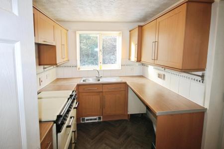 3 bedroom Semi-detached house to let in Derwent Close, Willenhall, WV13