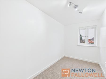 2 bedroom Flat for sale in Squires Grove, New Invention, WV12