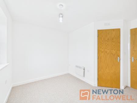 2 bedroom Flat for sale in Squires Grove, New Invention, WV12