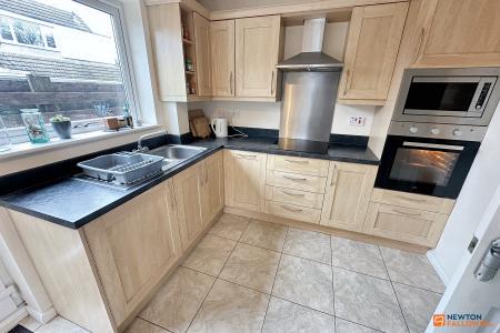 3 bedroom Semi-detached house for sale in Ainsdale Drive, Werrington Village, Peterborough, PE4