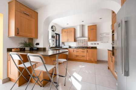 5 bedroom Semi-detached house for sale in Broadway Gardens, Peterborough, PE1